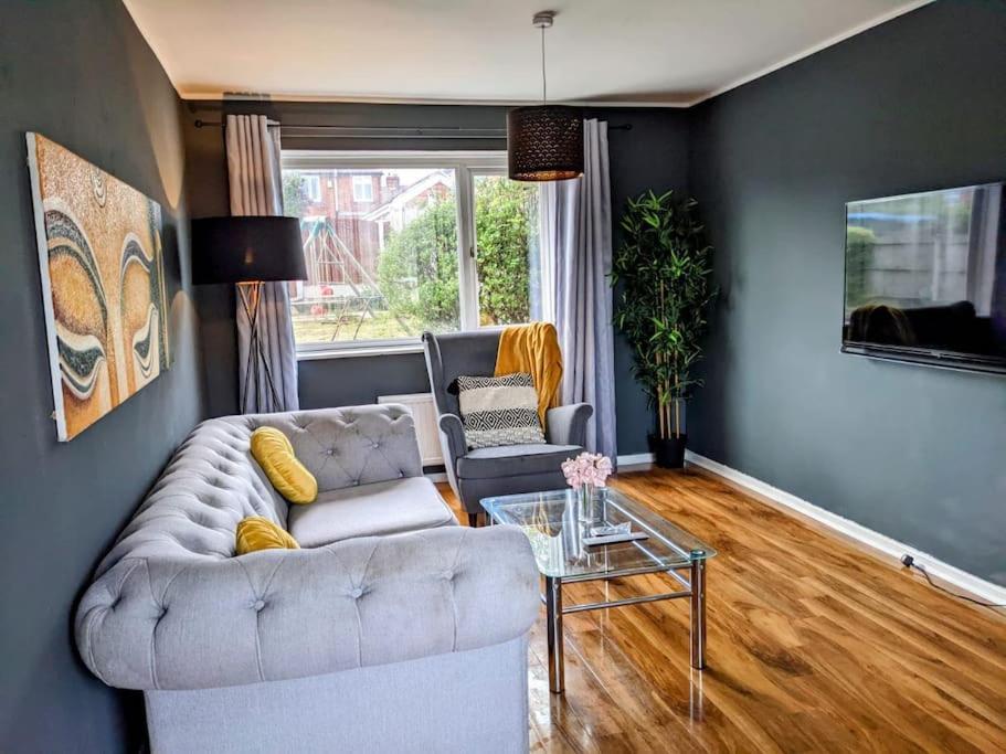 Hidden Gem !Stunning 3 Bedroom Home In Sheffield Handsworth Bagian luar foto